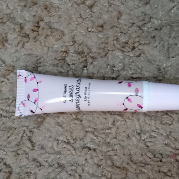 Cute gloss - Picture 1 of 1